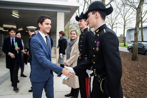 Gabriel Attal devient la personnalité politique préférée des Français… mais Emmanuel Macron ne profite nullement de l’avoir nommé à Matignon